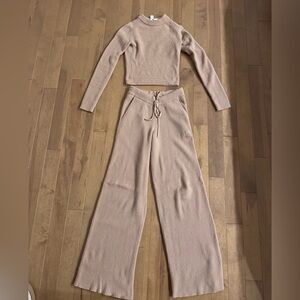 Alo Snuggle up sweater and pants set in toasted almond, size small